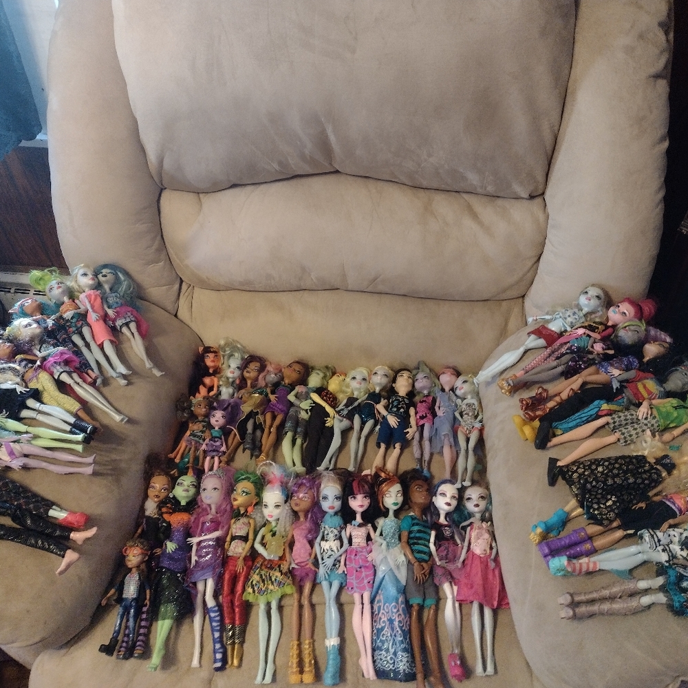 Monster High dolls, house AND MORE - Picture 5 of 15